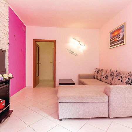 Awesome Apartment In Dobrinj With Wifi エクステリア 写真