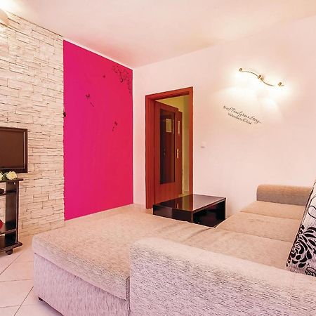 Awesome Apartment In Dobrinj With Wifi エクステリア 写真