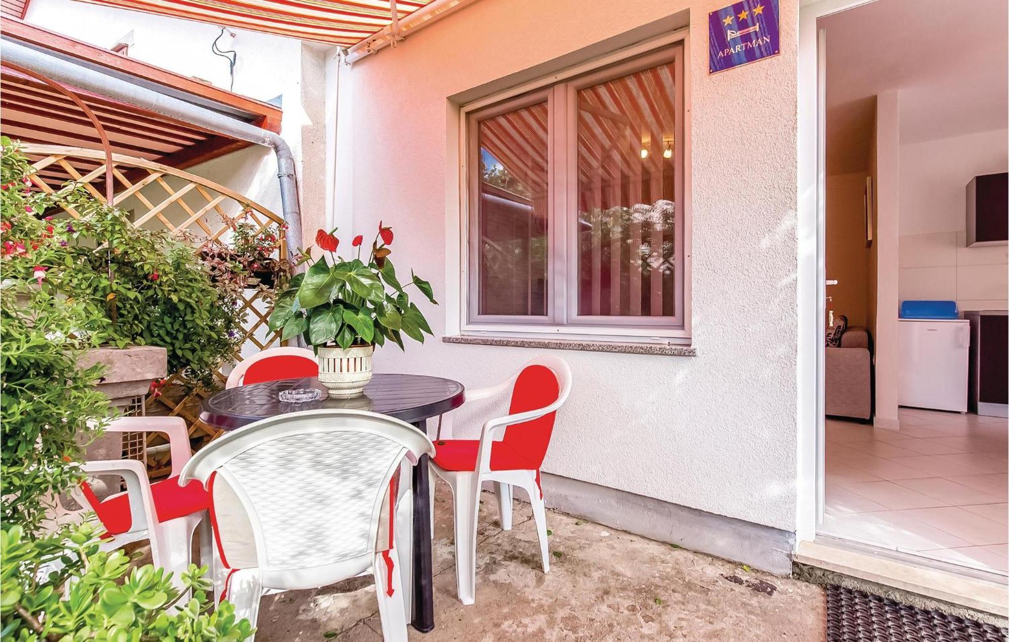 Awesome Apartment In Dobrinj With Wifi エクステリア 写真
