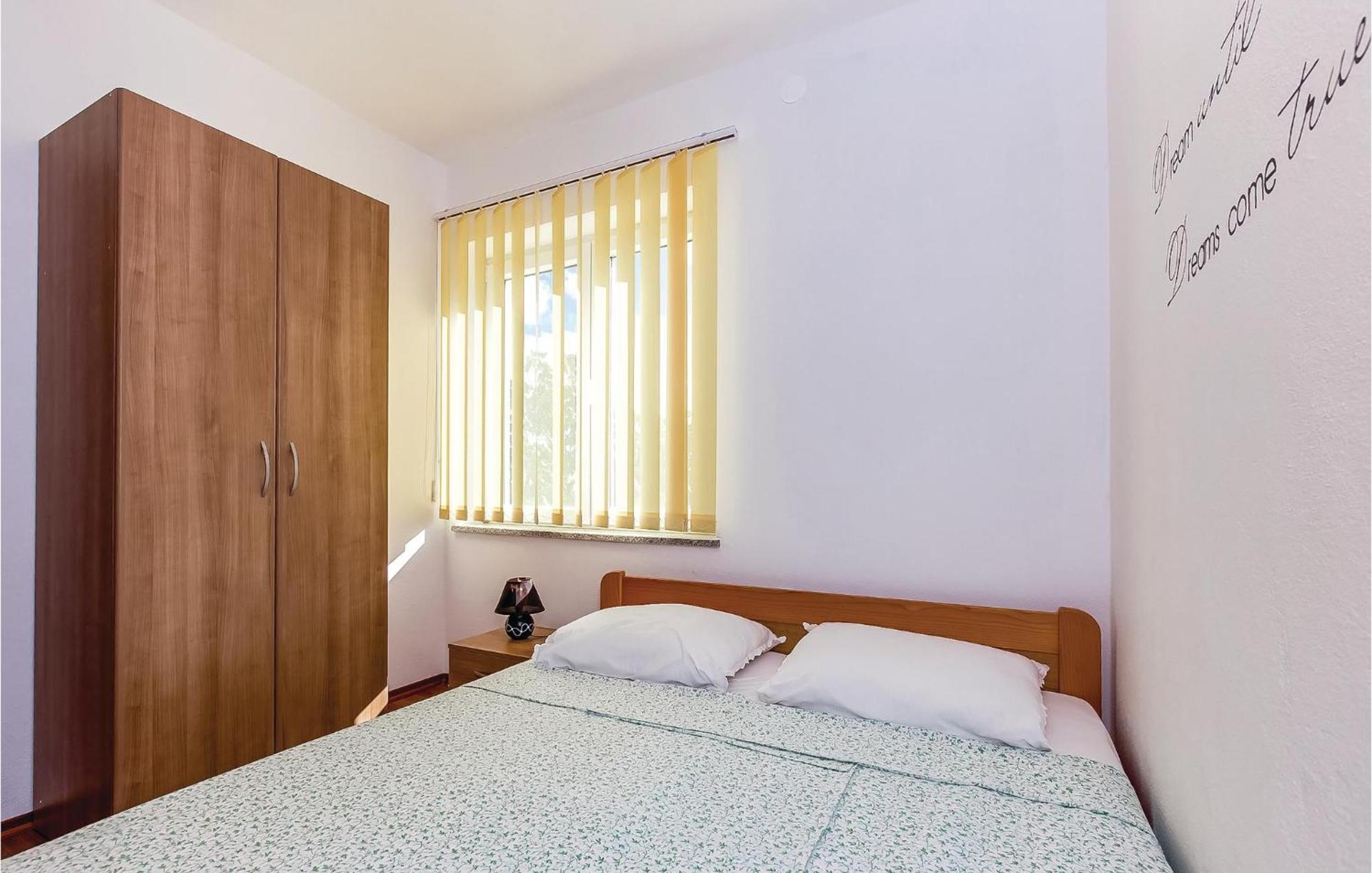 Awesome Apartment In Dobrinj With Wifi エクステリア 写真