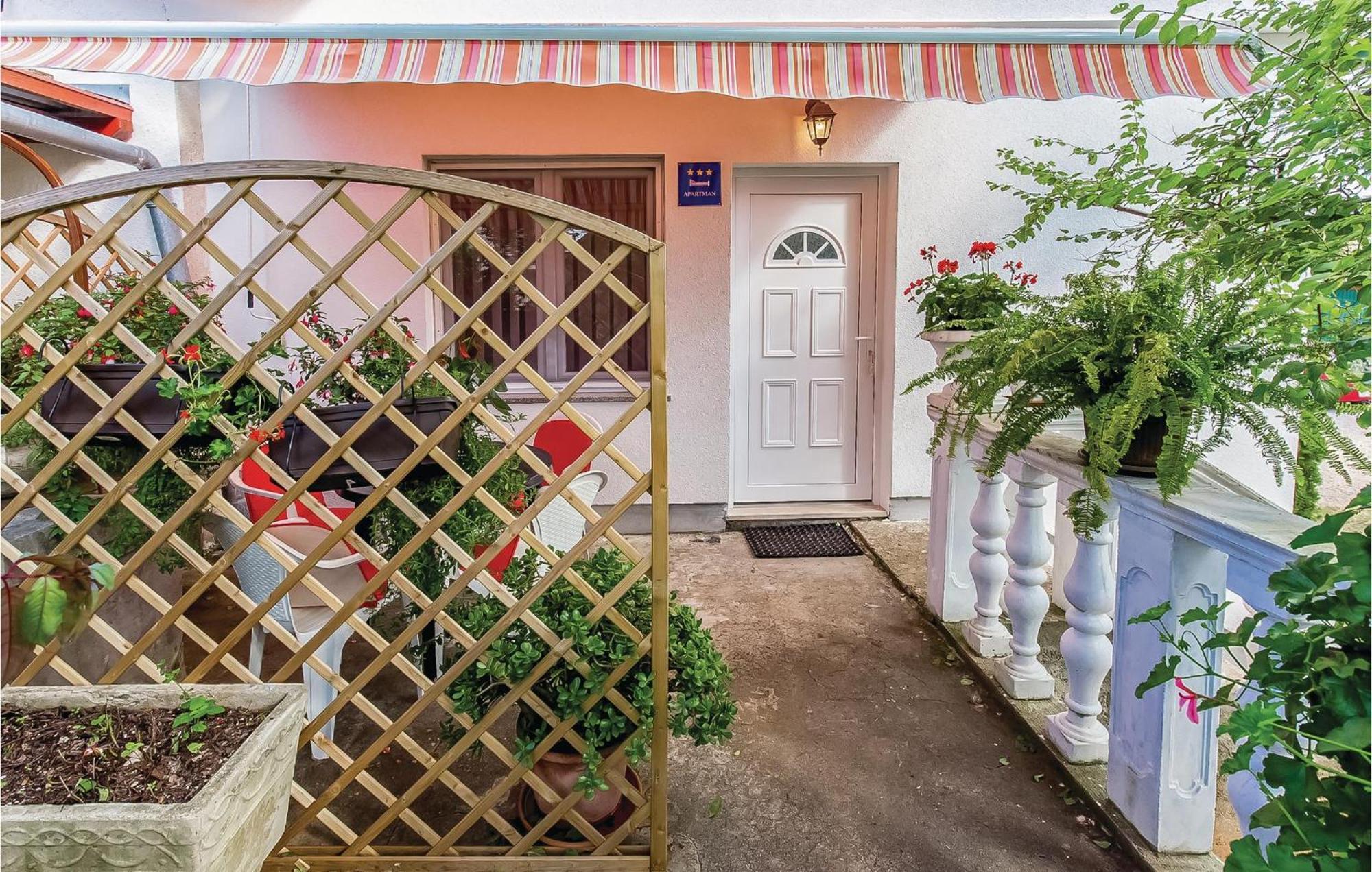 Awesome Apartment In Dobrinj With Wifi エクステリア 写真