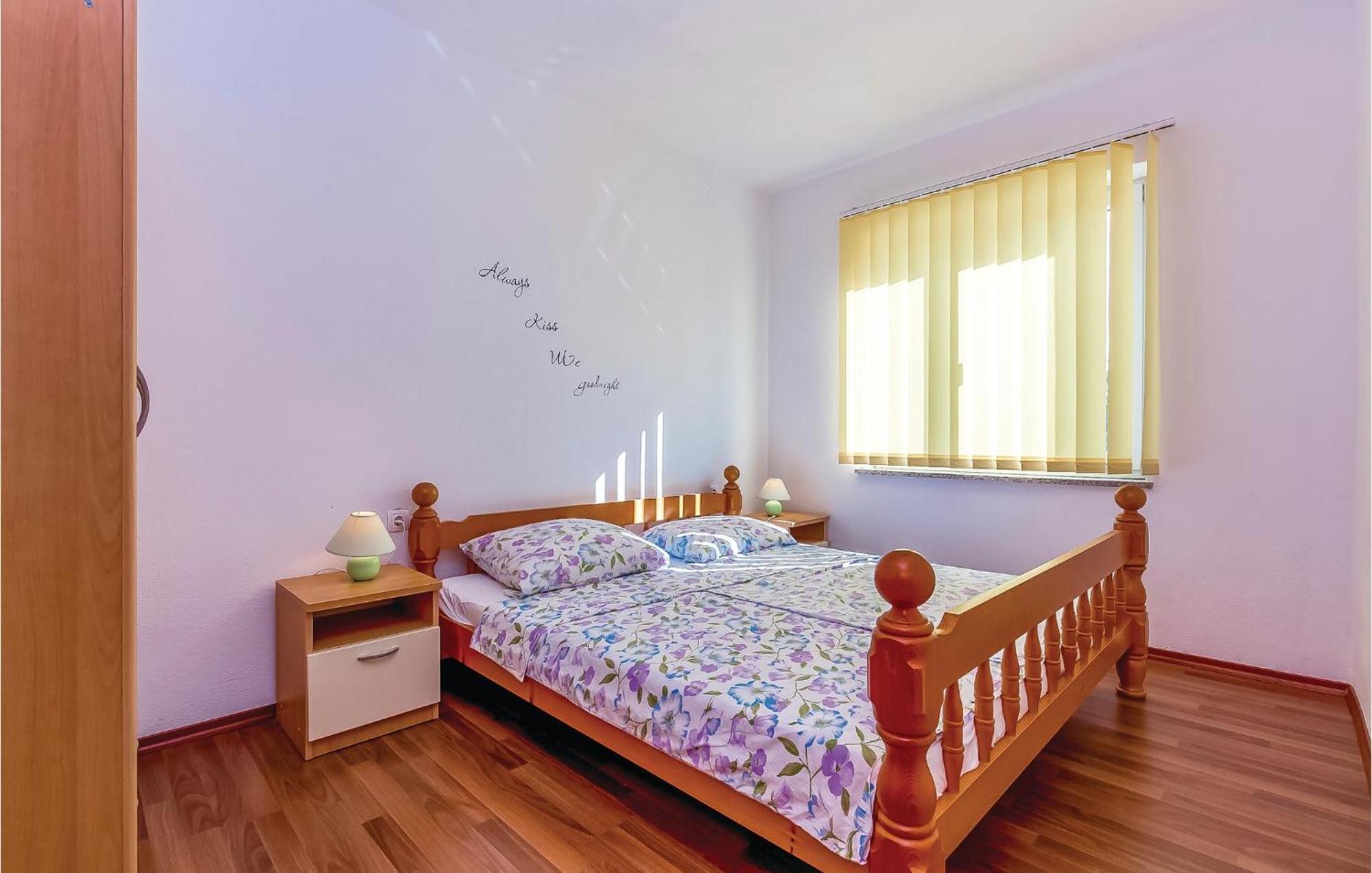 Awesome Apartment In Dobrinj With Wifi エクステリア 写真