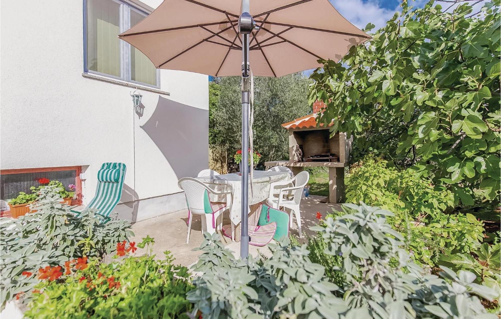 Awesome Apartment In Dobrinj With Wifi エクステリア 写真